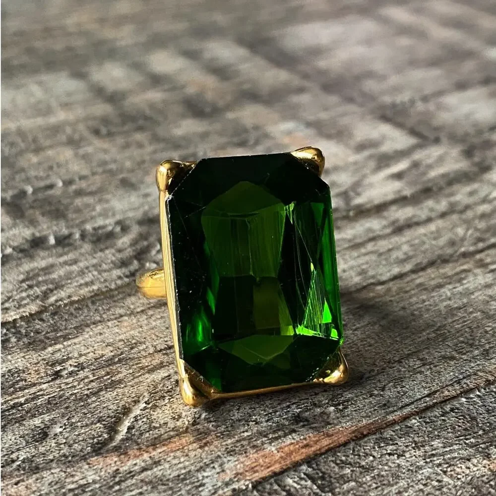 NEW Emerald Green Zirconium Stone Cocktail Ring
